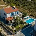 Villa Salacija *